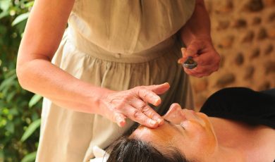 Massage au miel : des bienfaits pour le corps
